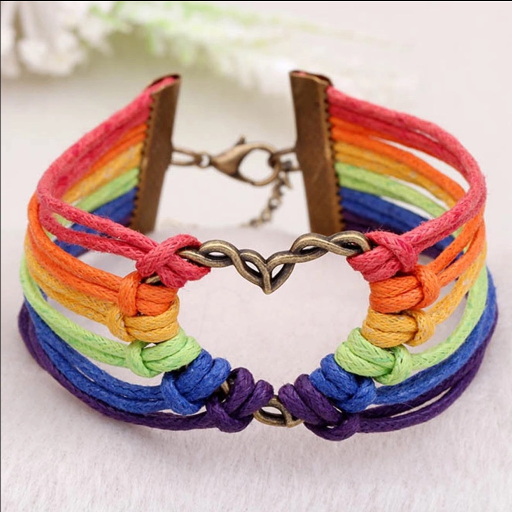 Rainbow ๐ Heart Bracelet - Picture 2 of 2